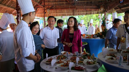 Công bố xác lập kỷ lục Việt Nam về 122 món ăn được chế biến từ tôm và muối Bạc Liêu