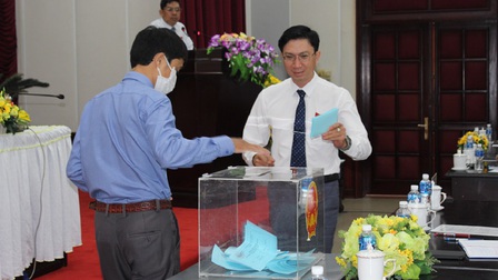 Miễn nhiệm chức vụ Chủ tịch UBND tỉnh Bình Thuận với ông Lê Tuấn Phong