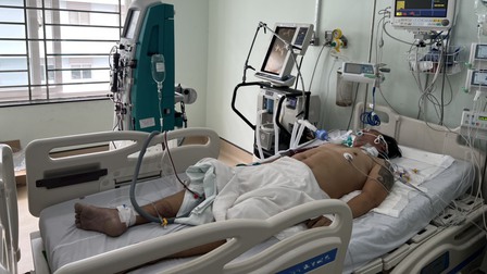 Kiên Giang: 3 bệnh nhân nguy kịch do ngộ độc rượu 