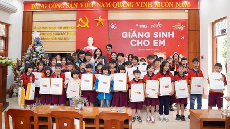 Giáng sinh sớm ở Trung tâm bảo trợ trẻ em tỉnh Quảng Ninh