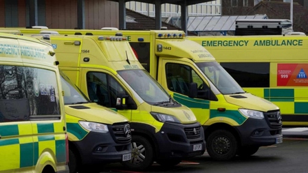 Anh: Sau y tá đến lượt nhân viên cứu thương đình công lịch sử