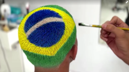 Người hâm mộ Brazil vẽ cờ quốc gia trên tóc