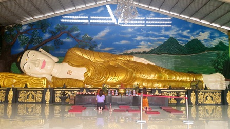 'Tượng Phật nằm' lớn nhất đảo Java - điểm du lịch tâm linh ở Indonesia