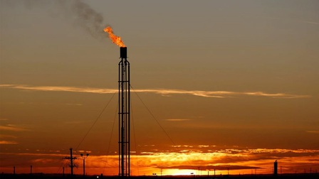 Giá dầu thế giới tăng mạnh sau những diễn biến mới về tình hình Ukraine