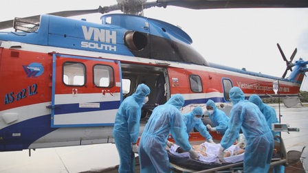 Trực thăng EC-225 đưa bệnh nhân từ Trường Sa vào đất liền chữa trị