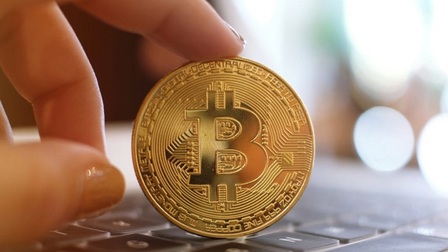 Giá Bitcoin 24/2: Đồng tiền vua lại rơi vào ‘bão lửa’