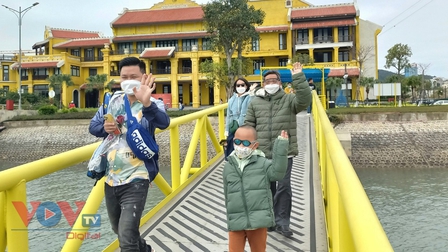 Quảng Ninh: Đón khách lữ hành 'xông đất' du lịch