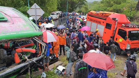 Indonesia: Xe buýt đâm vào vách núi, 13 người chết, 42 người bị thương