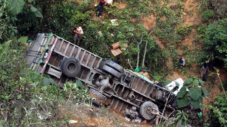 Xe tải lao xuống vực ở Gia Lai: 6 người chết, 3 người bị thương
