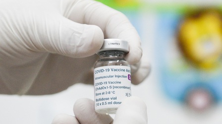 Cổ phiếu của các nhà sản xuất vaccine tăng khi Trung Quốc đối mặt với đợt bùng phát mới