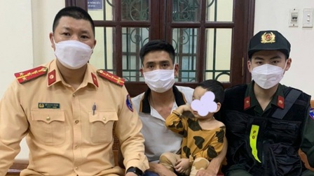 Quảng Ninh: CSGT ngăn chặn bố ôm con nhỏ nhảy cầu Bãi Cháy
