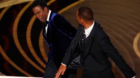 Oscar 2022: Will Smith nhận giải Nam diễn viên chính xuất sắc sau cái tát dành cho MC vô duyên