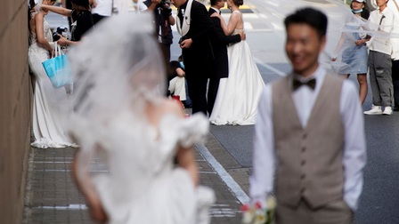 Dân số kết hôn lần đầu ở Trung Quốc giảm một nửa trong 7 năm