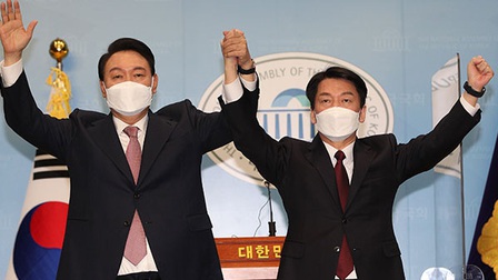 Hai ứng cử viên Tổng thống Hàn Quốc hợp nhất tranh cử 