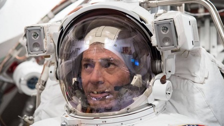 Hôm nay, phi hành gia Mỹ cùng 2 phi hành gia Nga rời ISS trở về Trái Đất