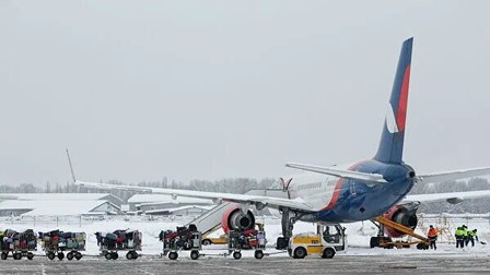 Nga khuyến cáo tạm dừng tất cả các chuyến bay ra nước ngoài
