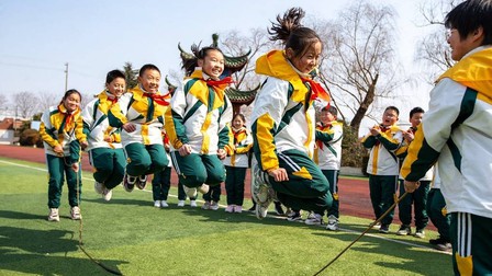 Trung Quốc lên kế hoạch giảm gánh nặng kiến thức với bậc tiểu học và THCS