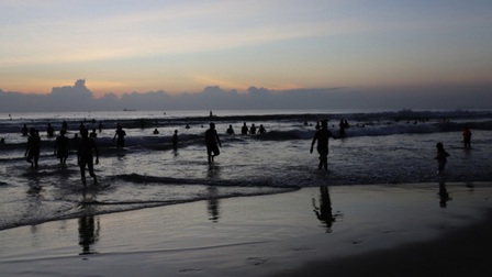 Đà Nẵng: Tắm biển lúc sáng sớm, 1 thầy giáo đuối nước tử vong
