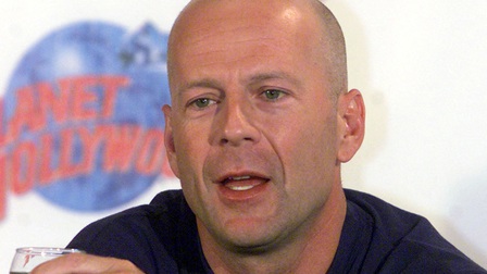 Tài tử Bruce Willis giải nghệ vì mắc chứng mất ngôn ngữ