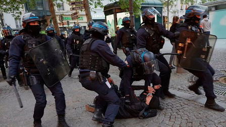 Biểu tình bạo động tại Paris sau khi bà Le Pen bị ông Macron đánh bại trong bầu cử Pháp