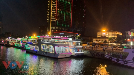 Ngắm trọn vẹn Đà Nẵng về đêm trên du thuyền sông Hàn