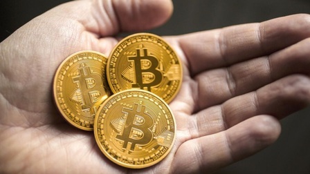 Giá Bitcoin hôm nay 8/4: Về sát 43.000 USD, thị trường u ám