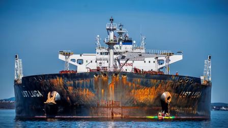 Tàu chở dầu Nga tìm mọi cách né các lệnh trừng phạt
