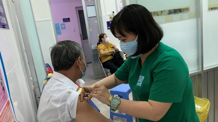 TP.HCM chuẩn bị triển khai tiêm vắc xin ngừa COVID-19 mũi 4