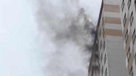 Sạc điện thoại phát nổ gây cháy căn hộ chung cư
