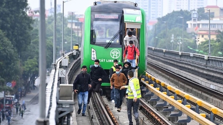 Tàu Cát Linh đột ngột dừng do trời mưa: Metro Hà Nội nói 'chuyện bình thường'
