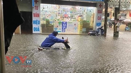 Hà Nội: Mưa lớn gây ngập úng nhiều tuyến phố