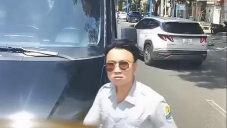 Bà Rịa - Vũng Tàu: Xác minh tài xế hãng xe Hoa Mai đi lấn làn, hăm dọa đánh người