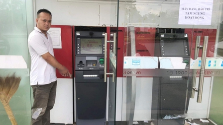 Phá trụ ATM trộm hơn 460 triệu đồng