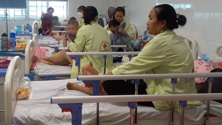 Cảnh báo số trẻ mắc tay chân miệng tại Hà Nội tăng gấp 4 lần