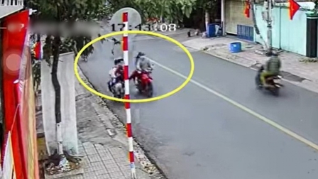 Bắt hai đối tượng đạp nam sinh đang đi xe máy, dẫn đến tử vong ở Hà Nam