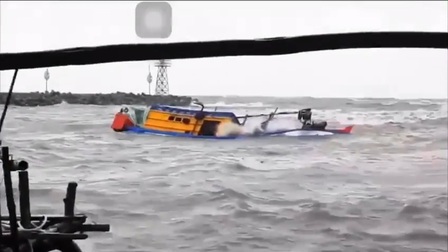 Kiên Giang: Thời tiết nguy hiểm, 1 tàu cá bị lật khi đang vào bờ, 2 người mất tích