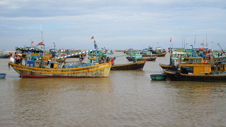 Bình Thuận: Khẩn trương tìm kiếm tàu cá với 18 lao động bị mất liên lạc trên biển