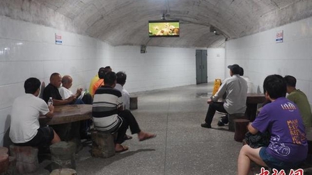 Trung Quốc: Nhiều thành phố mở hầm trú ẩn cho người dân tránh nóng