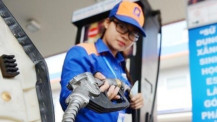 Giá xăng có thể giảm thêm 2.000 - 2.500 đồng/lít