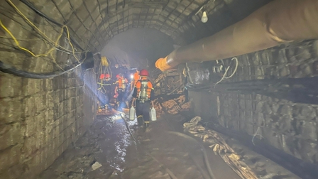 Gần 100 người nỗ lực xuyên đêm tìm kiếm công nhân bị lũ cuốn vào hầm thủy điện