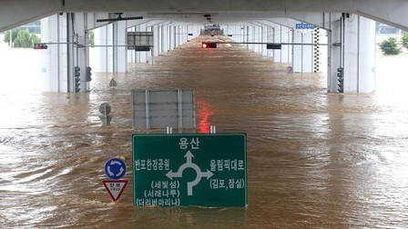 Tổng thống Hàn Quốc xin lỗi vì để xảy ra tình trạng ngập lụt ở thủ đô Seoul