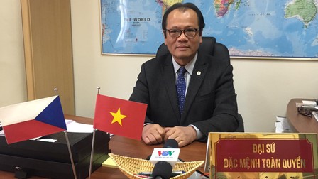 Đại sứ quán Việt Nam tại CH Séc ghi bị chú nơi sinh vào hộ chiếu mẫu mới