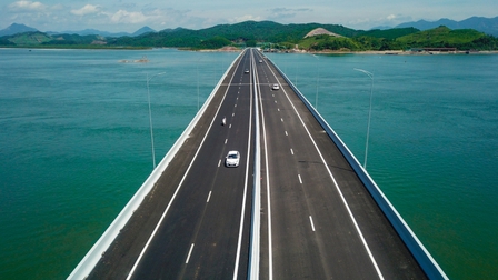Quảng Ninh: Truy tìm đối tượng thu tiền trái phép các phương tiện vào cao tốc Vân Đồn - Móng Cái