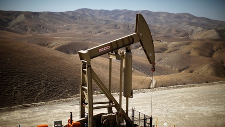 Giá dầu thế giới tiếp tục tăng do lo ngại về nguồn cung