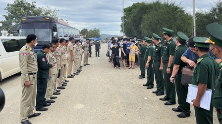 An Giang tiếp nhận 44 người xuất, nhập cảnh trái phép do phía Campuchia bàn giao