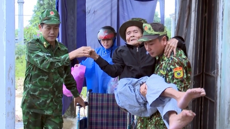 Quảng Nam: Người già, trẻ em, người đau ốm được đưa đến nơi trú ẩn an toàn