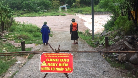 Mưa to gây chia cắt tại miền núi các tỉnh Quảng Bình, Quảng Trị