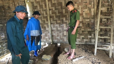 Nghệ An: Xuất hiện vết nứt lớn, khẩn trương di dời dân