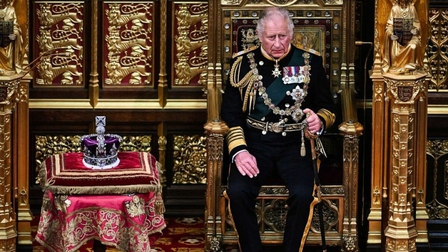 Thái tử Charles kế nhiệm ngai vàng sau khi Nữ hoàng Anh Elizabeth II qua đời