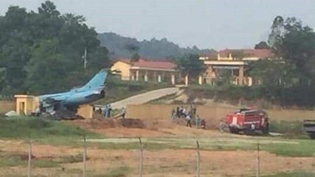 Máy bay quân sự rơi ở sân bay Yên Bái